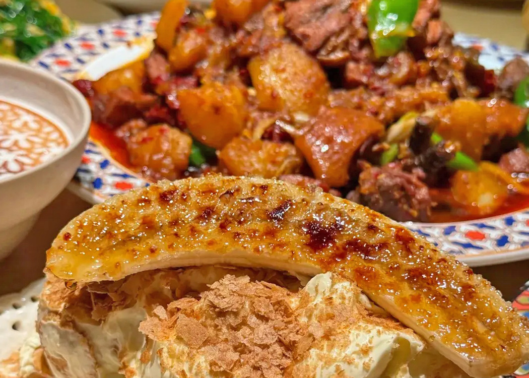 新疆美食大盘鸡和烤包子 新疆美食大盘鸡和烤包子