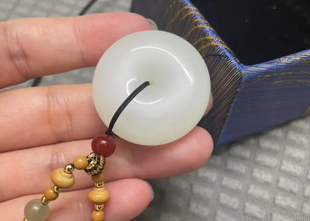 新疆特产和田玉 新疆特产和田玉
