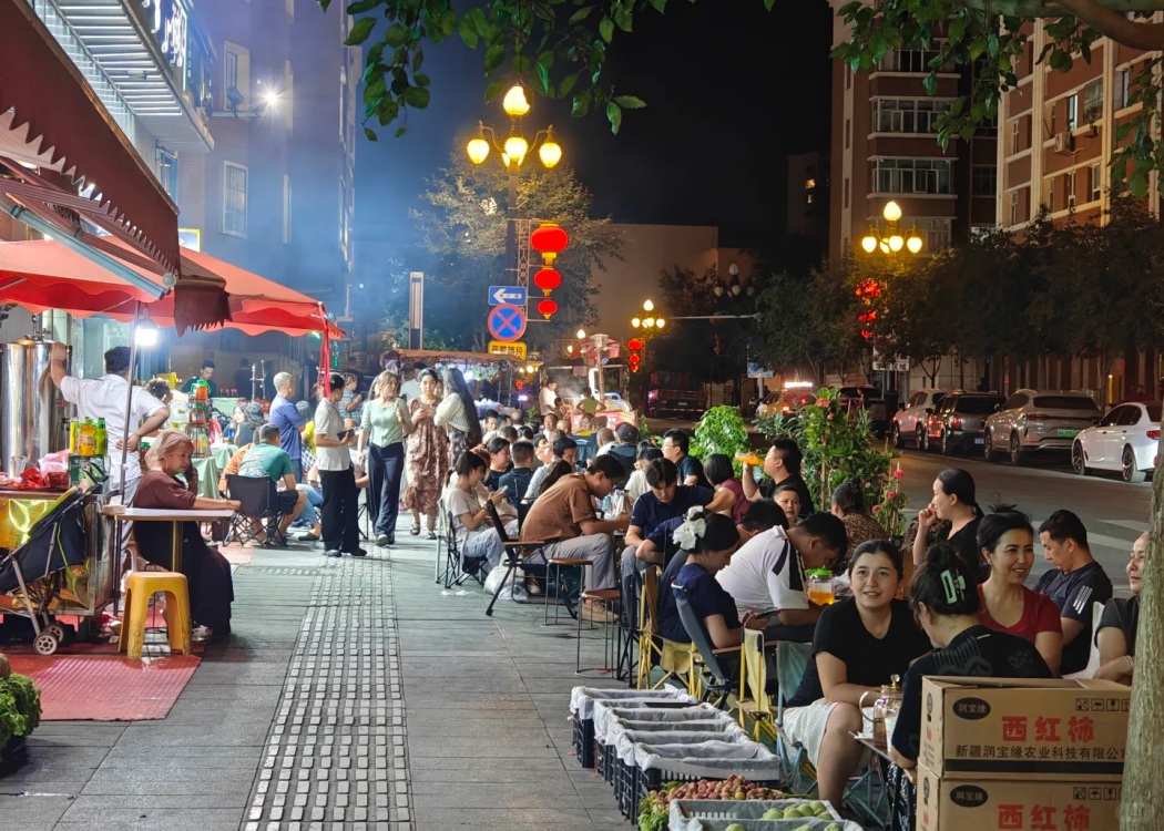 夏日夜晚的新疆街头 夏日夜晚的新疆街头