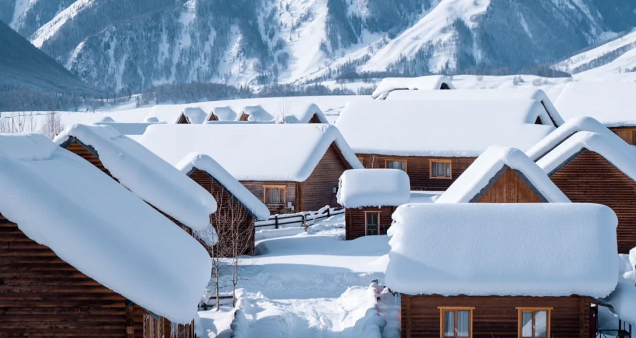 冬天新疆禾木小木屋雪景